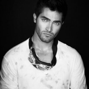 Tyler-Hoechlin-teen-wolf-23034737-500-500